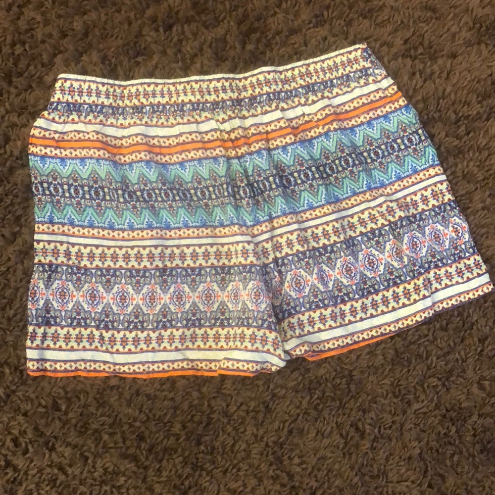 Maurice’s patterned shorts - Picture 5 of 5